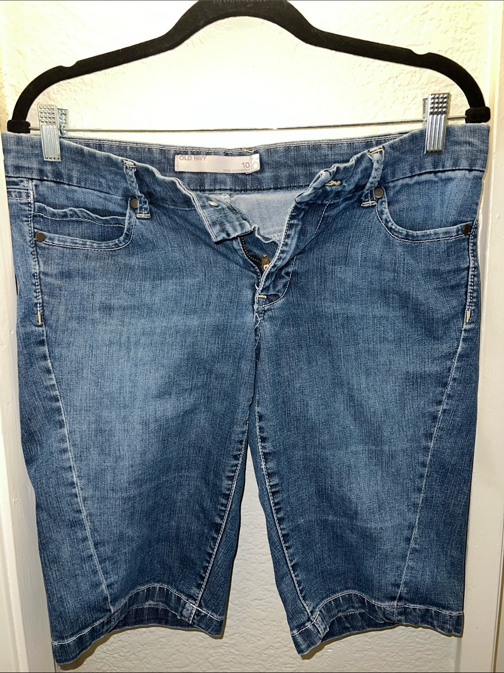 Old Navy Women's Mid Blue Denim Bermuda shorts